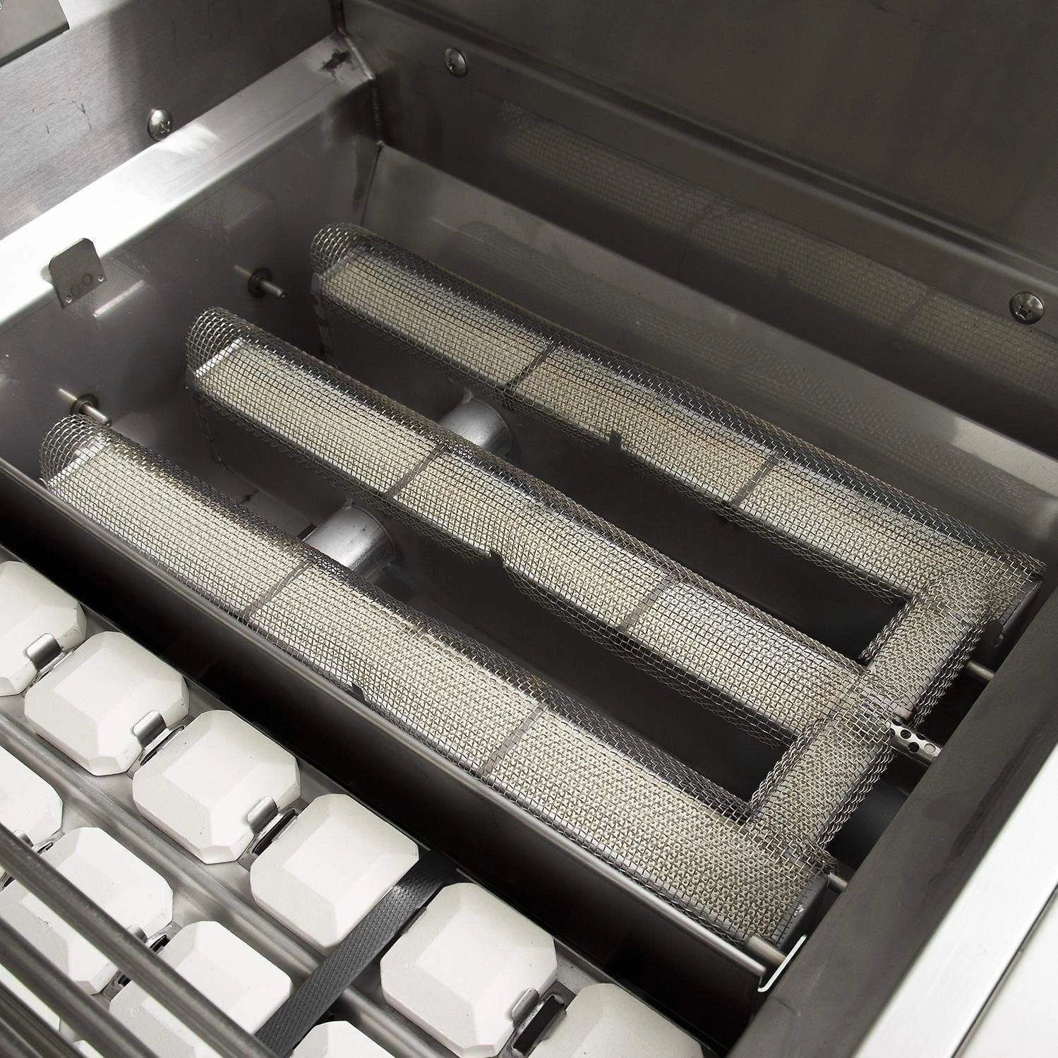 Lynx 54-Inch Built-In Professional Gas Grill With 3 Ceramic & 1 Trident Infrared Burners - L54TR-LP/NG 6 Lynx 54-Inch Built-In Professional Gas Grill With 3 Ceramic & 1 Trident Infrared Burners - L54TR-LP/NG - Image 4