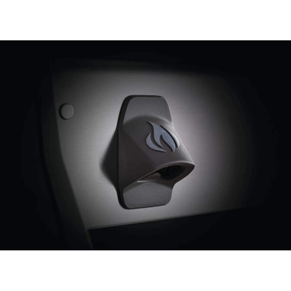 Napoleon Rogue SE 525 Gas Grill With Infrared Rear & Side Burners - RSE525RSIB 12 Napoleon Rogue SE 525 Gas Grill With Infrared Rear & Side Burners - RSE525RSIB - Image 10