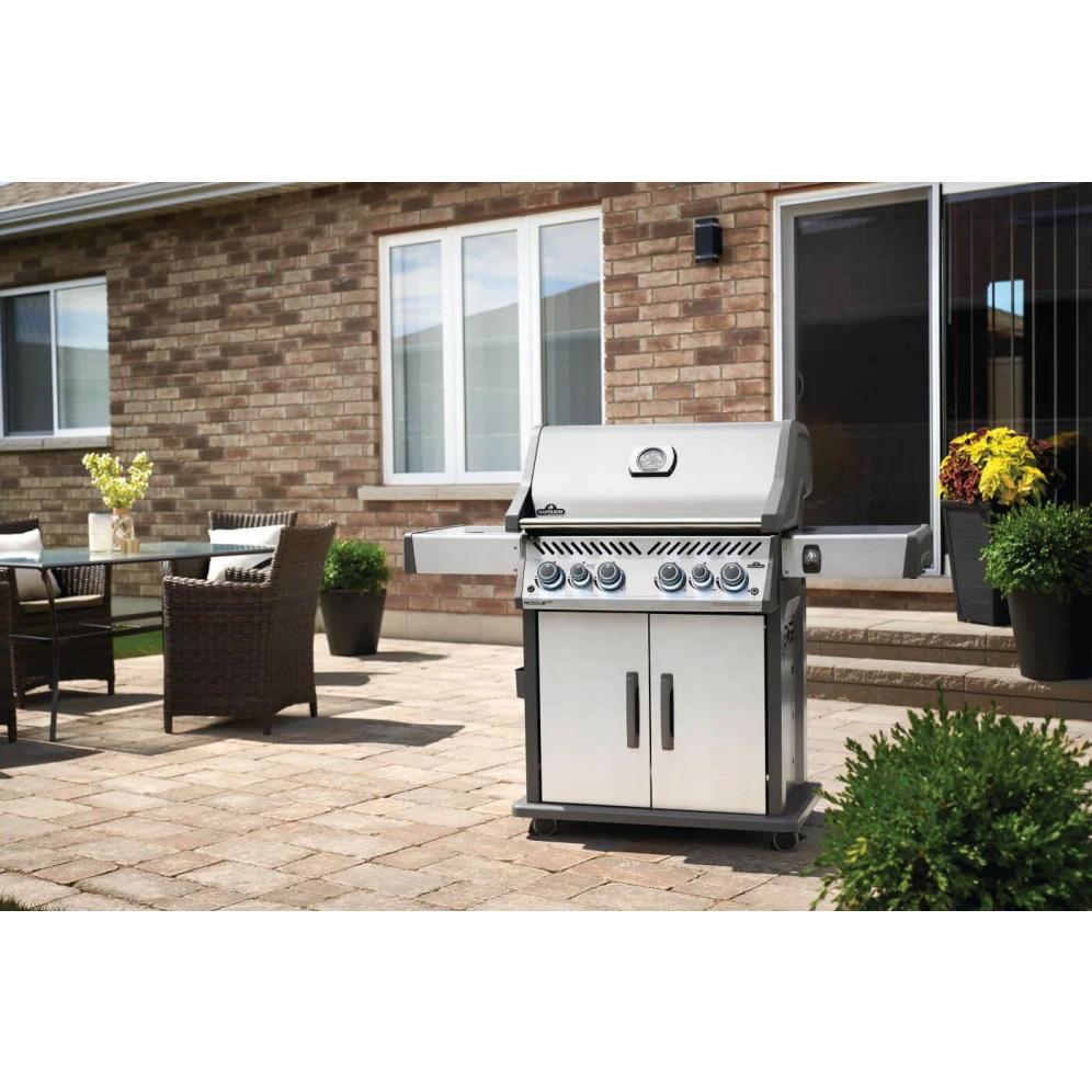 Napoleon Rogue SE 525 Gas Grill With Infrared Rear & Side Burners - RSE525RSIB 7 Napoleon Rogue SE 525 Gas Grill With Infrared Rear & Side Burners - RSE525RSIB - Image 5