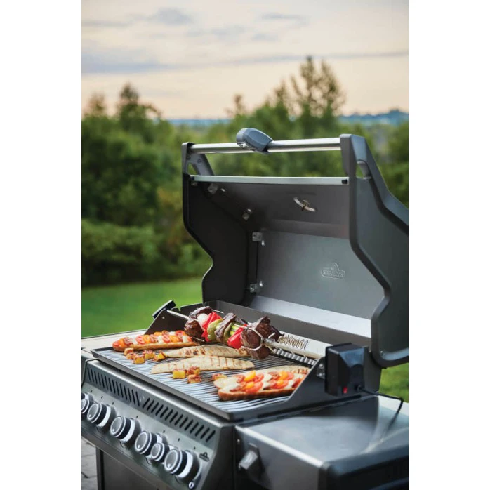 Napoleon Rogue SE 625 Gas Grill With Infrared Rear & Side Burners - RSE625RSIB 7 Napoleon Rogue SE 625 Gas Grill With Infrared Rear & Side Burners - RSE625RSIB - Image 5