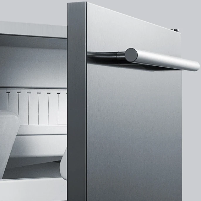 Summit Commercial 62 Lb. 15-Inch Outdoor/Indoor Clear Ice Maker 6 Summit Commercial 62 Lb. 15-Inch Outdoor/Indoor Clear Ice Maker - Image 4