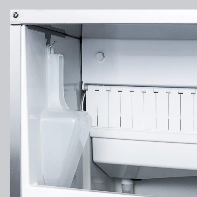 Summit Commercial 62 Lb. 15-Inch Outdoor/Indoor Clear Ice Maker 7 Summit Commercial 62 Lb. 15-Inch Outdoor/Indoor Clear Ice Maker - Image 5