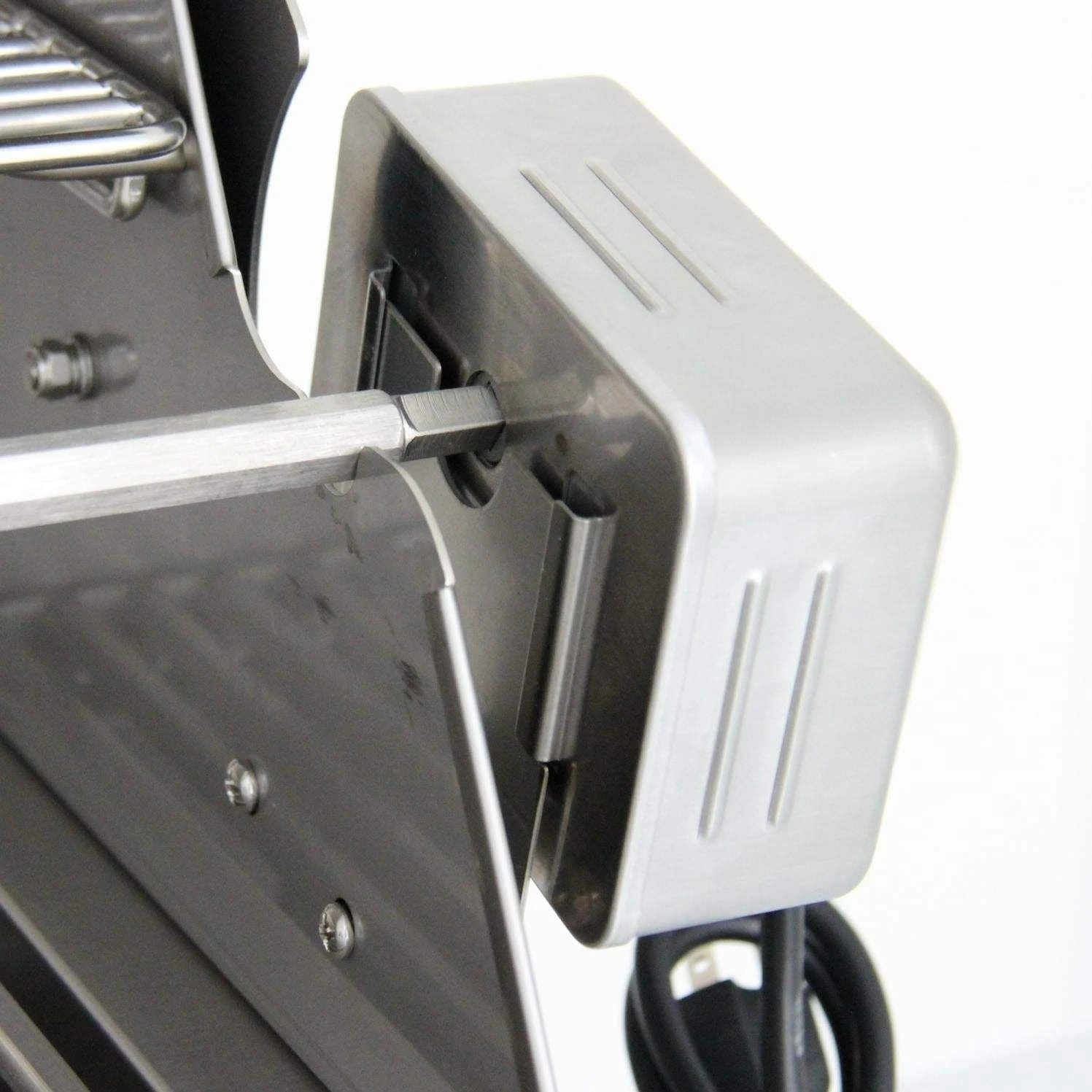 Blaze Professional LUX 34-Inch 3-Burner Built-In Gas Grill With Rear Infrared Burner (BLZ-3PRO-LP/NG) 6 Blaze Professional LUX 34-Inch 3-Burner Built-In Gas Grill With Rear Infrared Burner (BLZ-3PRO-LP/NG) - Image 4