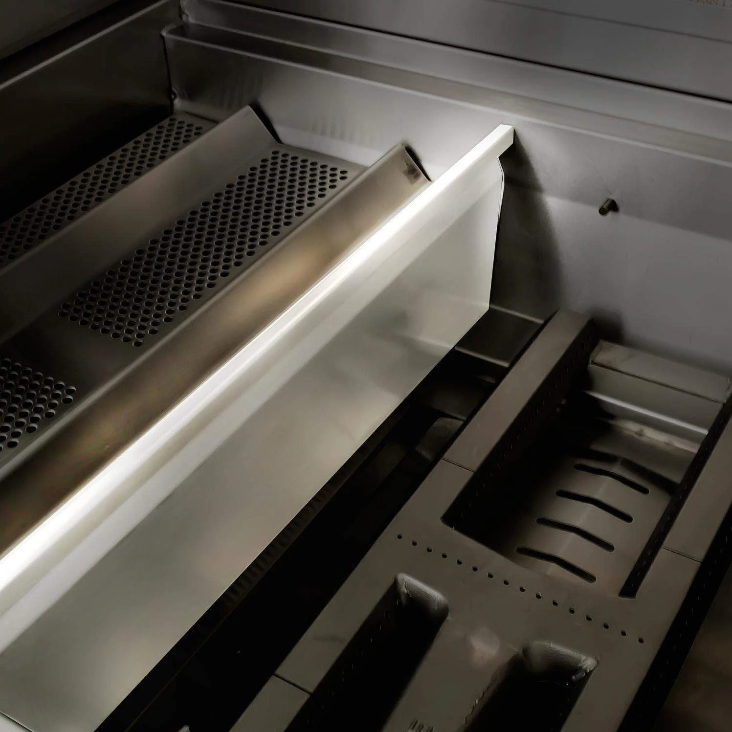 Blaze Professional LUX 34-Inch 3-Burner Freestanding Gas Grill (BLZ-3PRO-LP/NG + CART) 10 Blaze Professional LUX 34-Inch 3-Burner Freestanding Gas Grill (BLZ-3PRO-LP/NG + CART) - Image 8