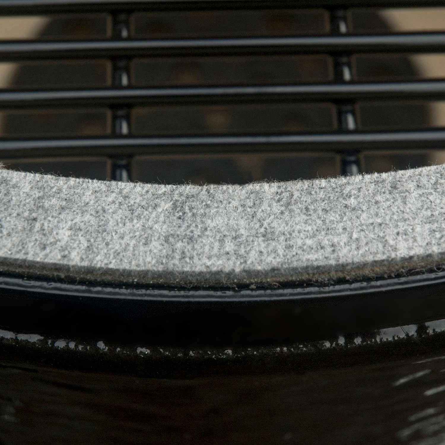 Primo Oval Large 300 Ceramic Kamado Grill With Cradle & Side Shelves 7 Primo Oval Large 300 Ceramic Kamado Grill With Cradle & Side Shelves - Image 5